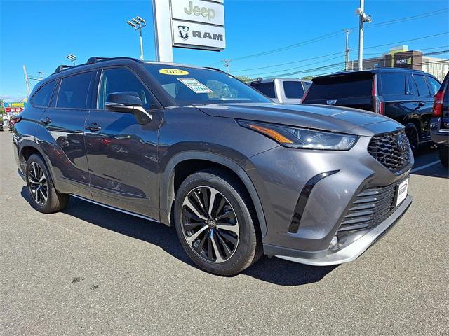used 2022 Toyota Highlander car, priced at $38,460