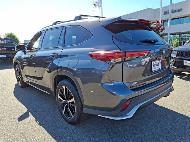 used 2022 Toyota Highlander car, priced at $38,460