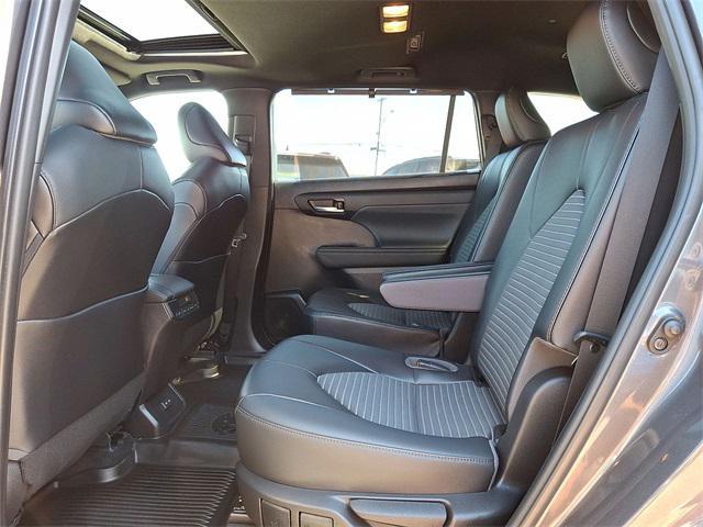 used 2022 Toyota Highlander car, priced at $38,460