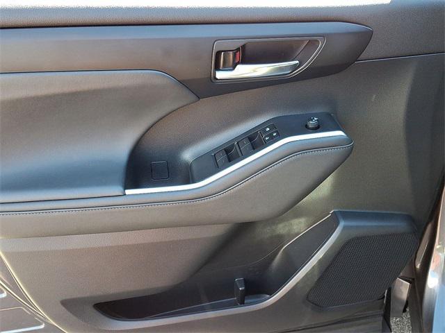 used 2022 Toyota Highlander car, priced at $38,460