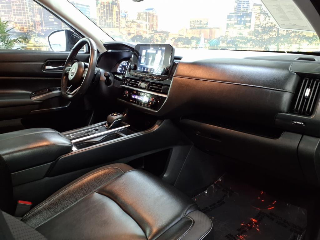 used 2025 Nissan Pathfinder car, priced at $39,999