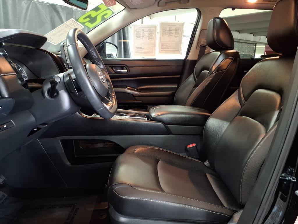 used 2025 Nissan Pathfinder car, priced at $39,999