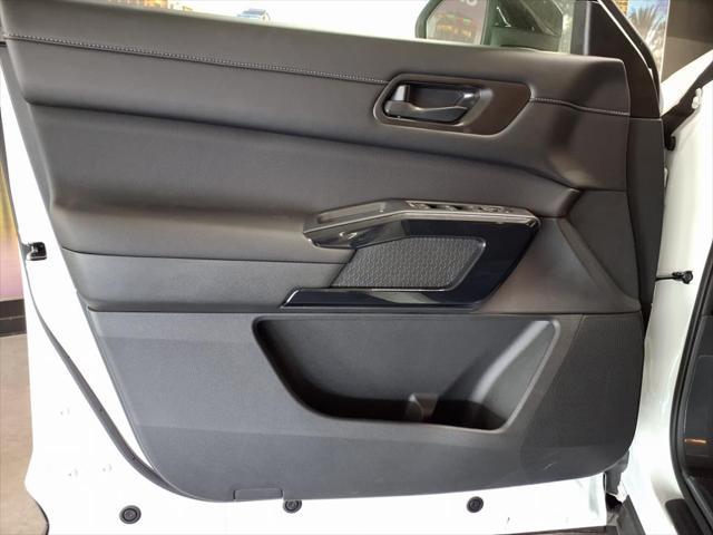 new 2025 Nissan Pathfinder car, priced at $36,221