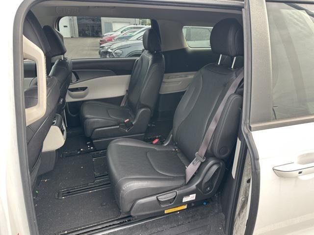 used 2022 Kia Carnival car, priced at $23,900