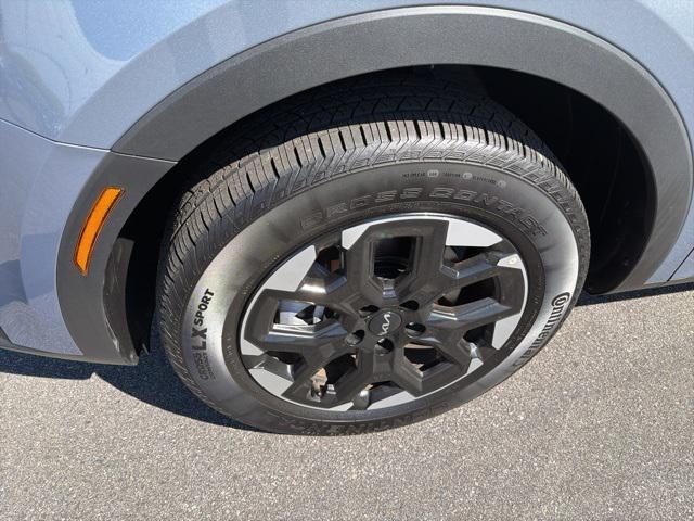 used 2025 Kia Sorento car, priced at $31,900