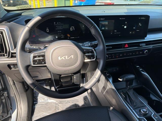 used 2025 Kia Sorento car, priced at $31,900