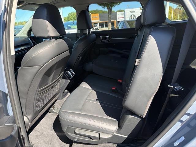 used 2025 Kia Sorento car, priced at $31,900