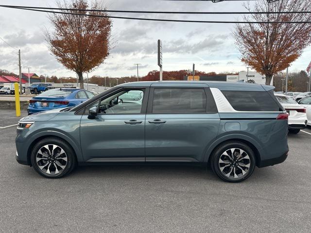 used 2024 Kia Carnival car, priced at $34,900