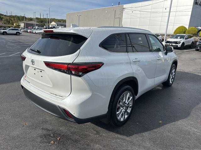 used 2023 Toyota Highlander car, priced at $40,500