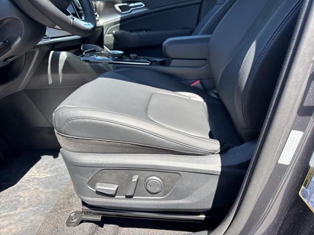 new 2025 Kia Sportage Hybrid car, priced at $34,905