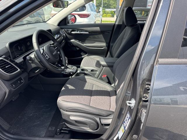 new 2025 Kia Seltos car, priced at $28,410