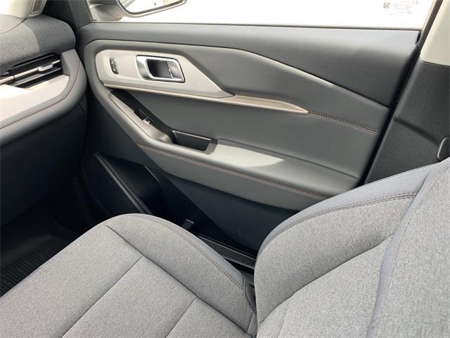 new 2025 Ford Explorer car, priced at $39,988