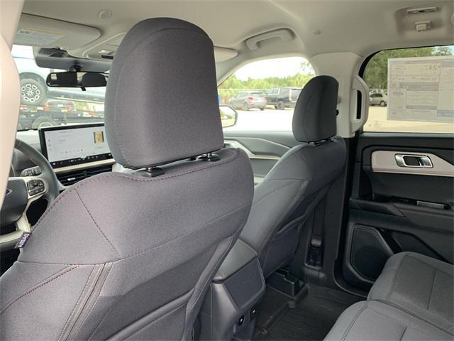 new 2025 Ford Explorer car, priced at $39,988
