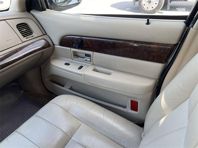 used 2006 Mercury Grand Marquis car, priced at $8,000