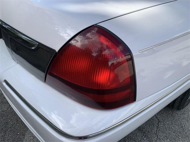 used 2006 Mercury Grand Marquis car, priced at $8,000