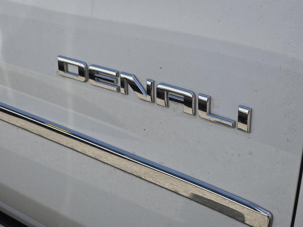 used 2017 GMC Yukon car, priced at $28,990