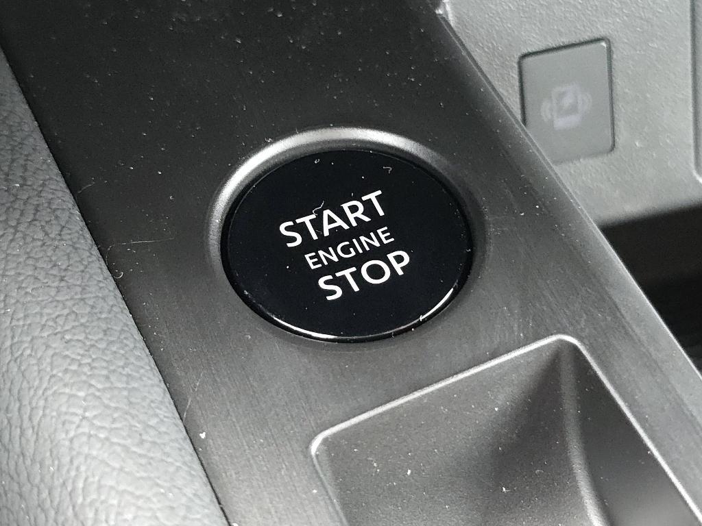 new 2025 Nissan Kicks car, priced at $27,900