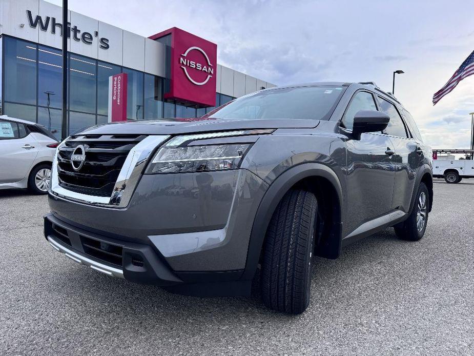 new 2024 Nissan Pathfinder car, priced at $43,977