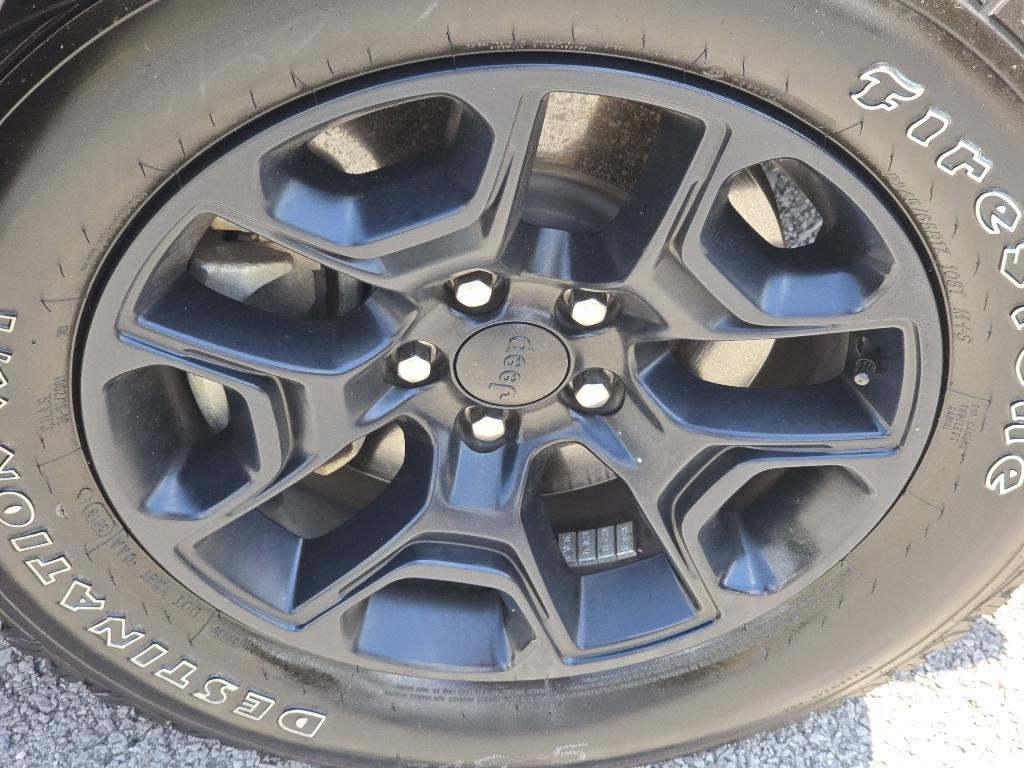 used 2020 Jeep Cherokee car, priced at $27,990