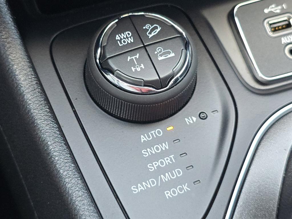 used 2020 Jeep Cherokee car, priced at $27,990