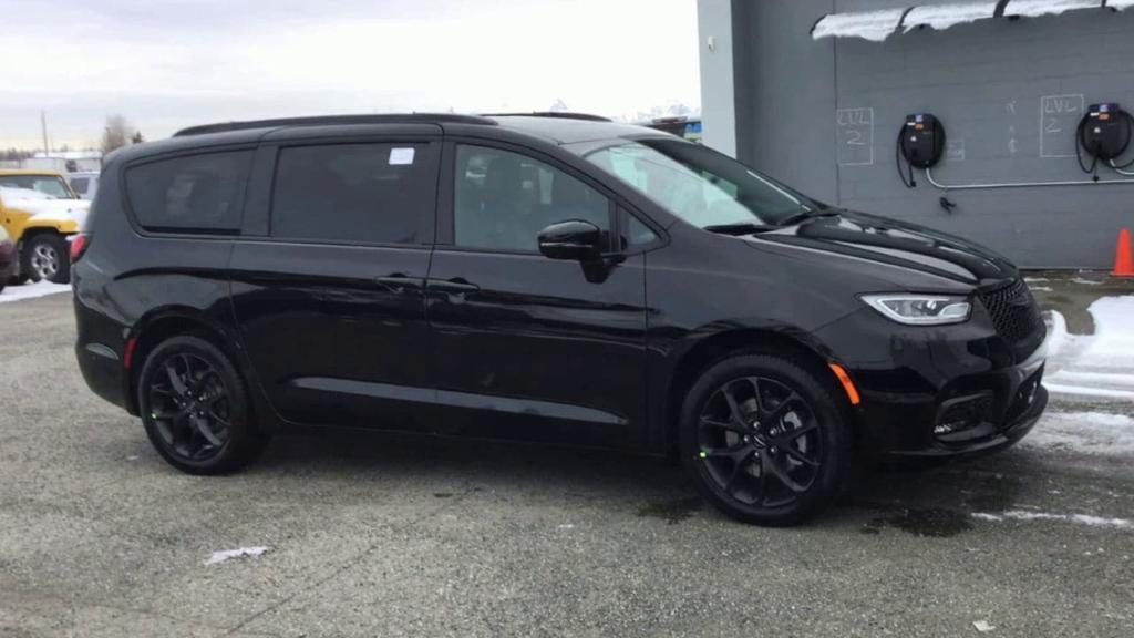 new 2024 Chrysler Pacifica car, priced at $54,403