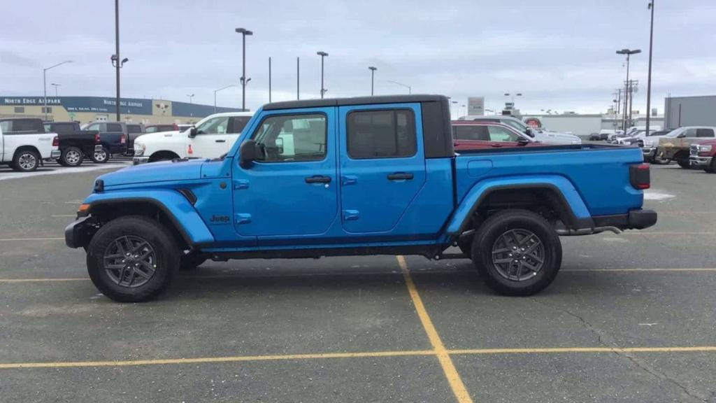 new 2024 Jeep Gladiator car, priced at $45,378