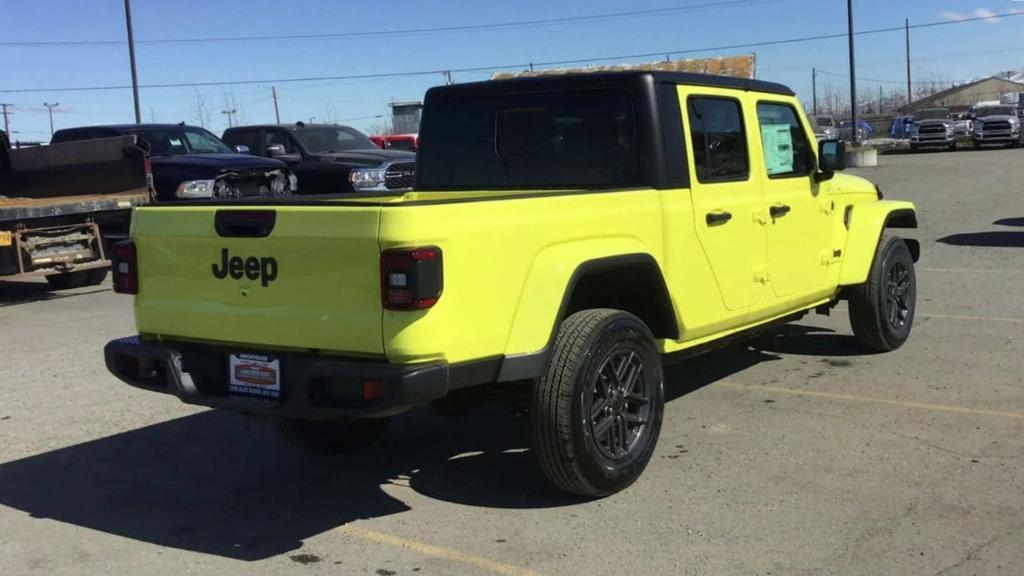 new 2024 Jeep Gladiator car, priced at $40,113