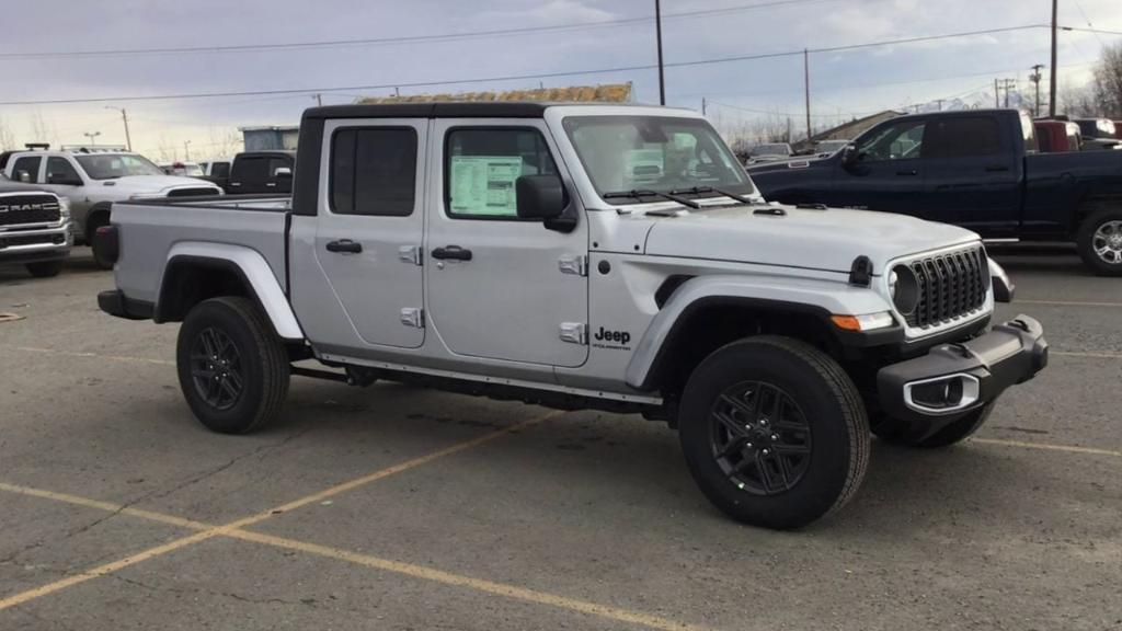 new 2024 Jeep Gladiator car, priced at $45,378