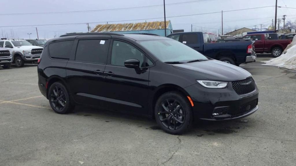 new 2024 Chrysler Pacifica car, priced at $54,403