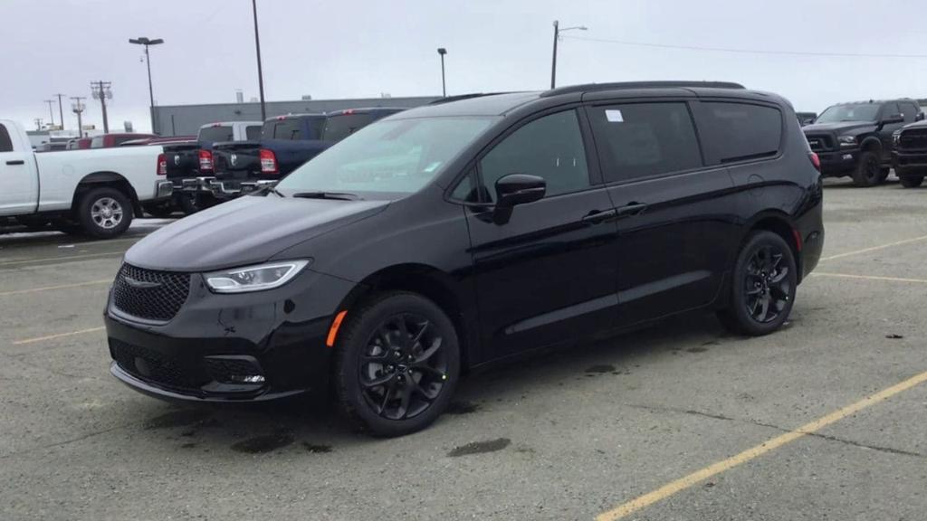new 2024 Chrysler Pacifica car, priced at $54,403
