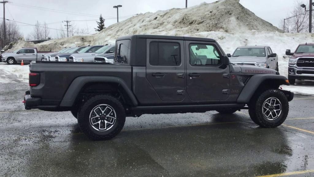 new 2024 Jeep Gladiator car, priced at $65,915