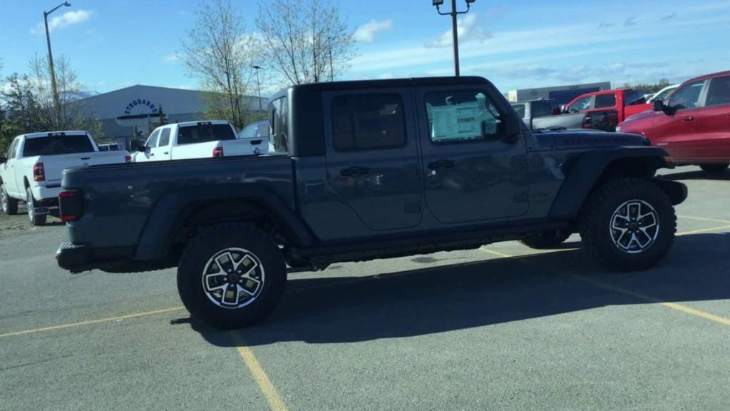 new 2024 Jeep Gladiator car, priced at $58,677