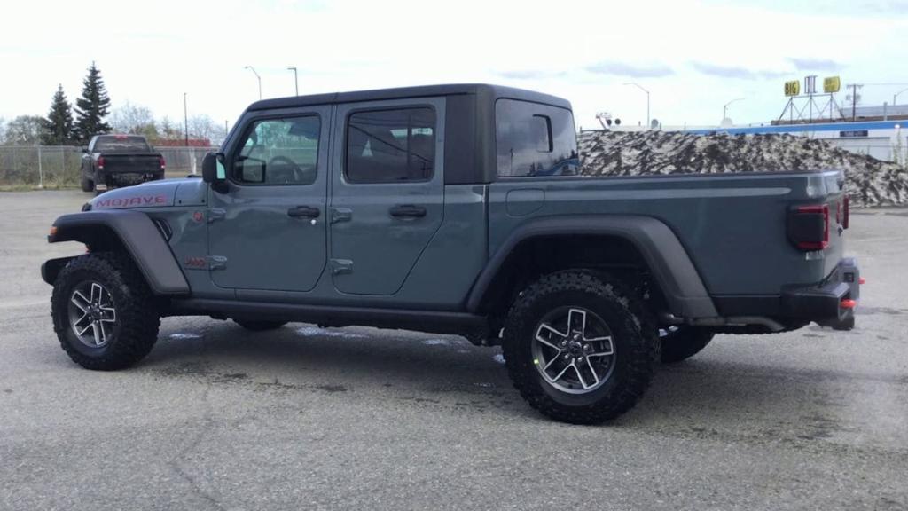 new 2024 Jeep Gladiator car, priced at $58,047