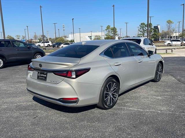 new 2025 Lexus ES 300h car, priced at $50,709