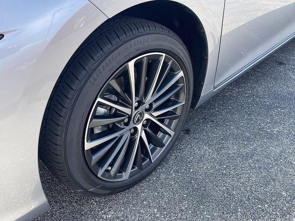 new 2025 Lexus ES 350 car, priced at $49,830