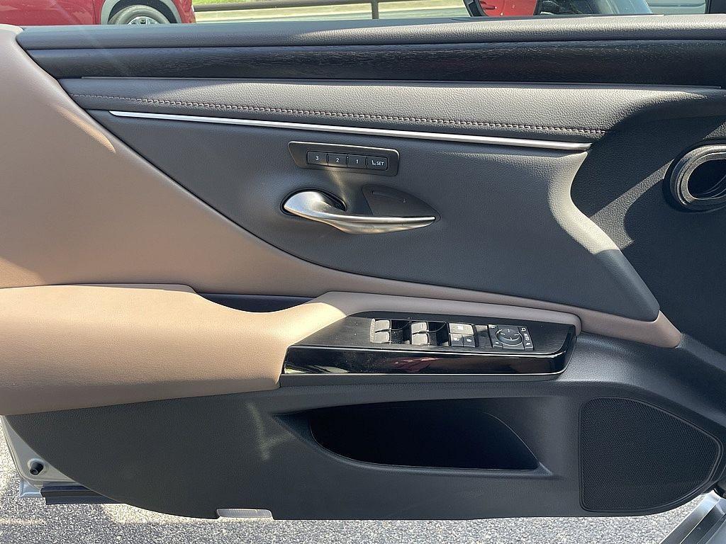 new 2025 Lexus ES 350 car, priced at $49,830