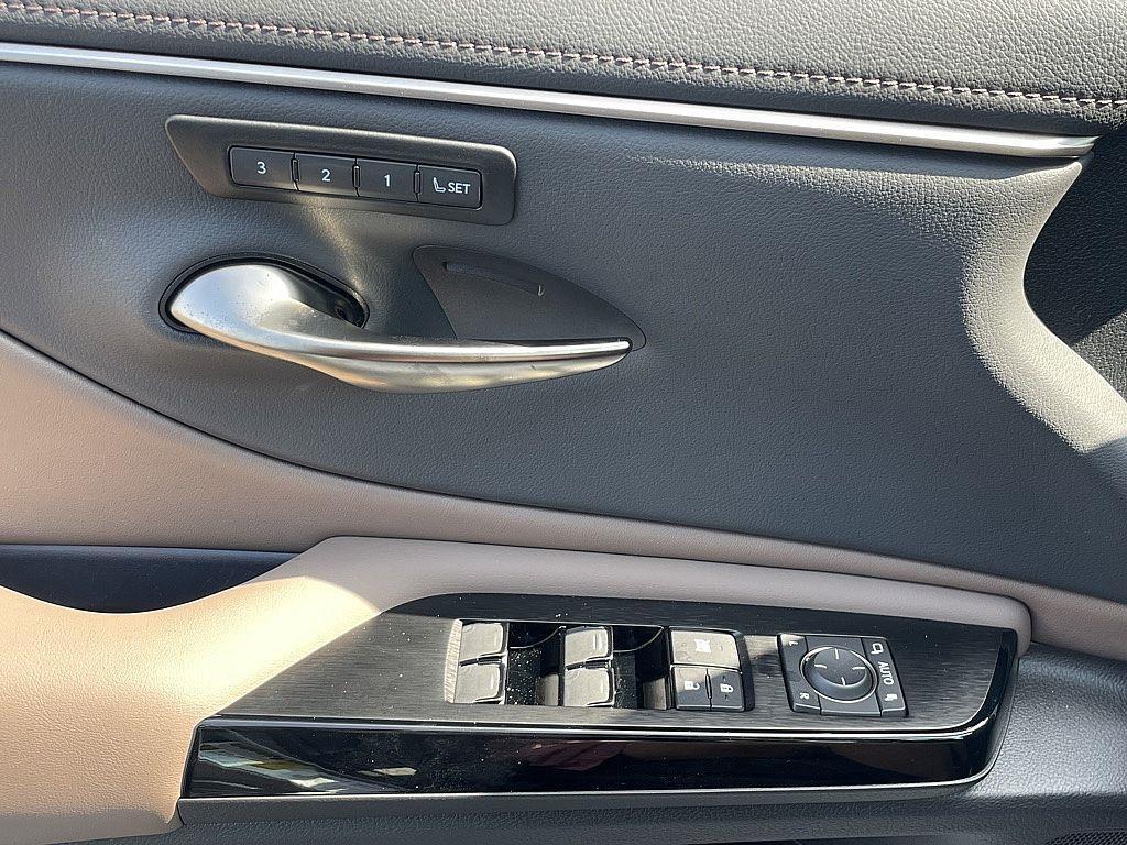 new 2025 Lexus ES 350 car, priced at $49,830