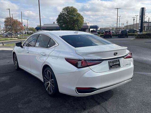 new 2025 Lexus ES 300h car, priced at $51,124