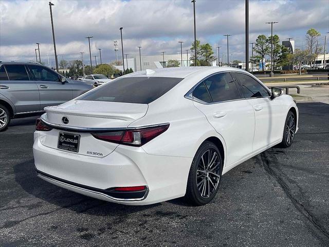 new 2025 Lexus ES 300h car, priced at $51,124