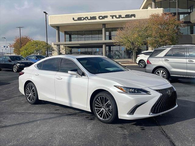 new 2025 Lexus ES 300h car, priced at $51,124