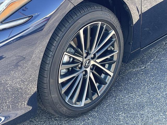 new 2025 Lexus ES 300h car, priced at $50,794