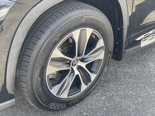 used 2022 Toyota Highlander car, priced at $34,960