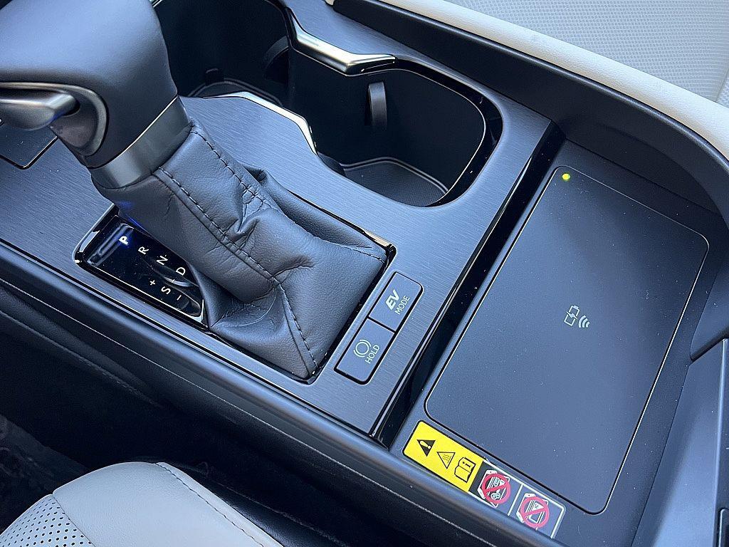 new 2025 Lexus ES 300h car, priced at $52,686