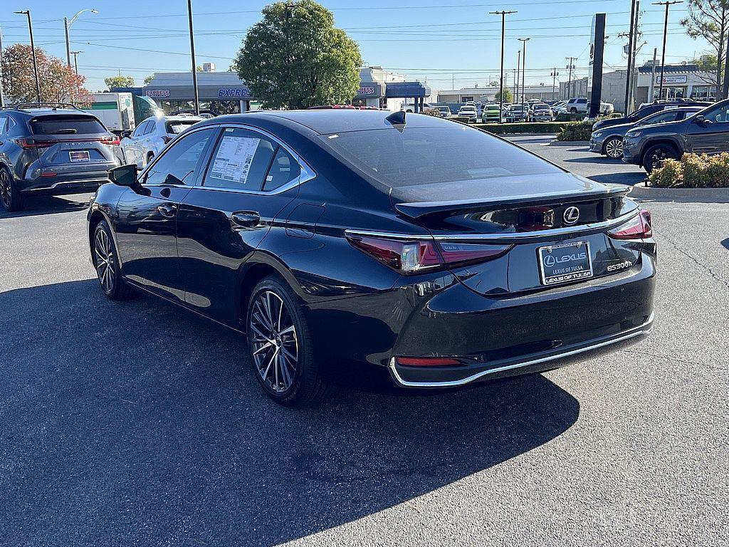 new 2025 Lexus ES 300h car, priced at $52,686
