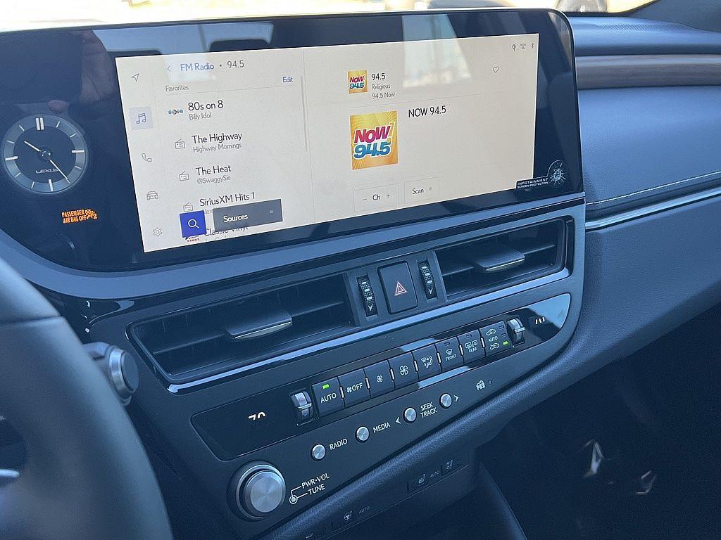 new 2025 Lexus ES 300h car, priced at $52,686