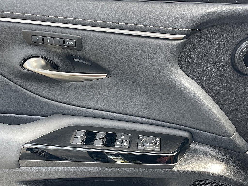new 2025 Lexus ES 350 car, priced at $50,469