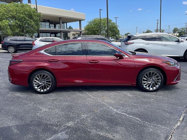 new 2025 Lexus ES 300h car, priced at $54,609