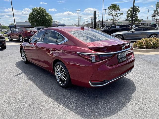 new 2025 Lexus ES 300h car, priced at $54,609