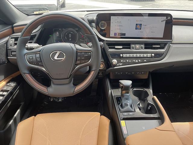 new 2025 Lexus ES 300h car, priced at $56,324