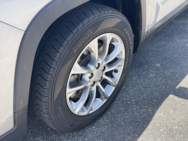 used 2019 Jeep Cherokee car, priced at $14,410